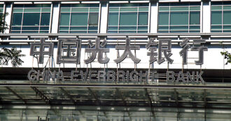 Copertina di In manette l’ex presidente del colosso cinese Everbright Bank. Ennesima “vittima” della svolta anticorruzione di Xi Jinping