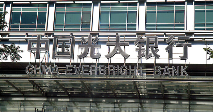 In manette l’ex presidente del colosso cinese Everbright Bank. Ennesima “vittima” della svolta anticorruzione di Xi Jinping