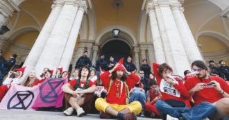 Copertina di Clima, Extinction Rebellion: “Già centinaia di denunce e fogli di via, è vietato dissentire”