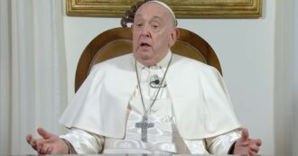 Copertina di Papa Francesco a Che tempo che fa: “La guerra è un’opzione egoistica. Come mai non si fa la pace? Per il mercato delle armi”