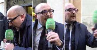 Copertina di “Si sente antifascista?”, il ministro Sangiuliano afferra il microfono del giornalista e interroga i cronisti: “E voi siete anticomunisti?”