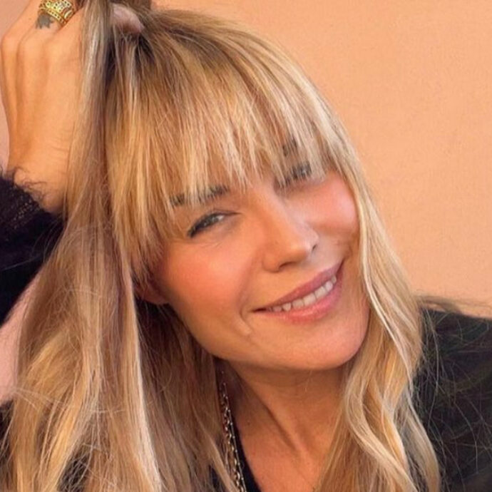 “Scappai da Vittorio Sgarbi, eravamo fuoco e alcol. A Raimondo Vianello confidai di essere incinta, mi rispose: ‘Sai chi è il padre?'”: i ricordi di Elenoire Casalegno