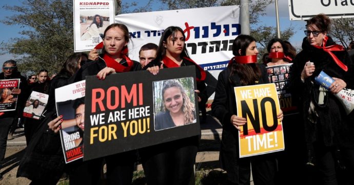 Israele e la strage del rave, i parenti delle vittime: “Dalla musica al silenzio: dov’è mia figlia? ”