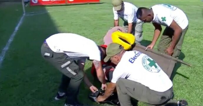 Domeniche Bestiali – La mascotte in barella e il calcio senza Var di Romano Perticone