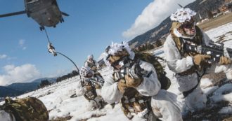 Copertina di Alpini all’esercitazione col rischio valanghe. Il comandante si vantò: “Rischiamo la pelle”