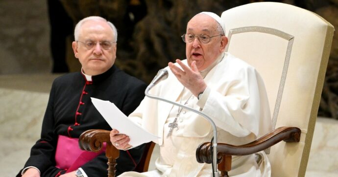 Papa Francesco: “Il sesso è un dono di Dio, ma minato dalla pornografia. La castità non va confusa con l’astinenza”