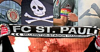 Copertina di Wurstel bio, stadio inclusivo, no agli sponsor di scommesse. Il modello St Pauli, club campione di sostenibilità: “Un altro calcio è possibile”