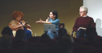 Copertina di Schlein a sorpresa: “Crimini di guerra, no armi a Israele”