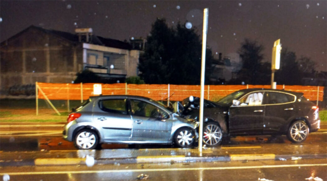 Scontro frontale tra due auto, una andava contromano: morti due 19enni a Cagliari