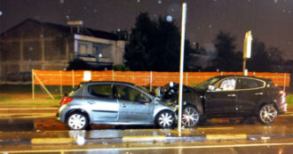 Copertina di Scontro frontale tra due auto, una andava contromano: morti due 19enni a Cagliari
