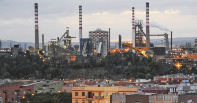 Copertina di Ilva, Mittal scrive a Meloni per evitare il commissario: “Pronti a cedere su tutto”