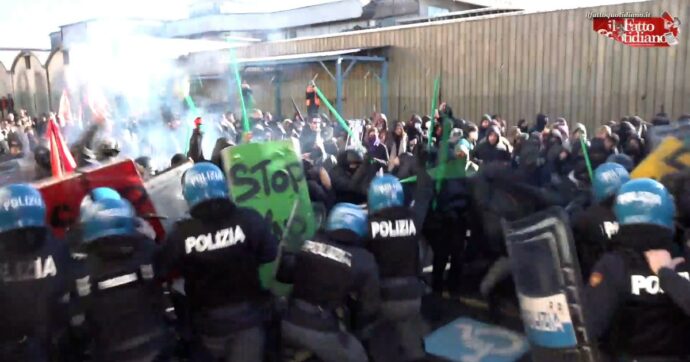 Copertina di Vicenza, corteo dei centri sociali contro la presenza di Israele alla fiera orafa: scontri e cariche della polizia