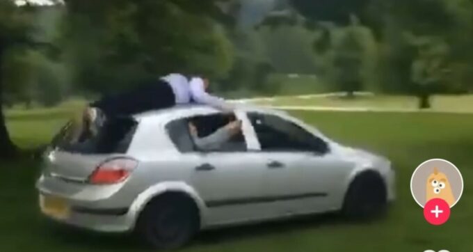 Surf sulle auto in movimento, due ragazzi finiscono in ospedale tra Veneto e Friuli-Venezia Giulia