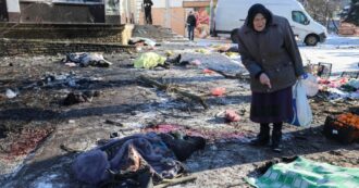 Copertina di Bombe su un mercato nel Donetsk, almeno 25 vittime. Mosca accusa l’Ucraina: “È un attacco terroristico”