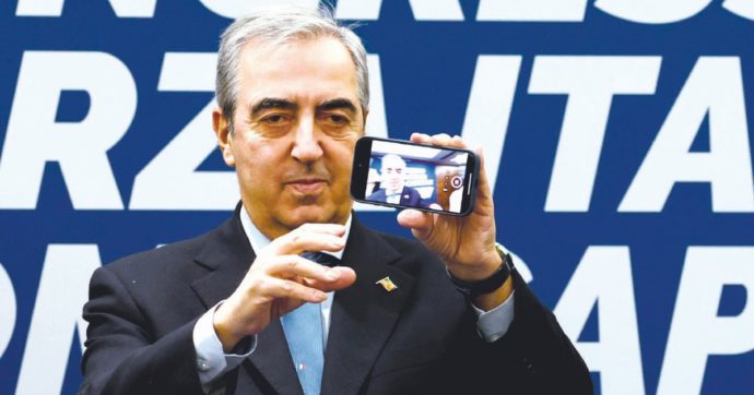 Rai, Gasparri si lagna e ottiene ospitate: da “Agorà” a Nunzia