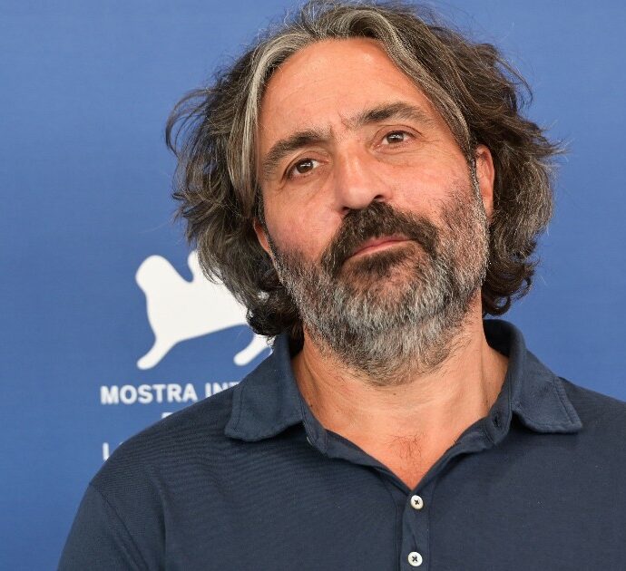 Saverio Costanzo, il figlio di Maurizio rivela: “Mio padre era per me una figura controversa. È stata Maria De Filippi a farci riavvicinare, non ho quasi foto con lui”