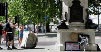 Copertina di “Le statue giuste”, Montanari in viaggio nella cancel culture