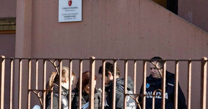 Cadavere in un cortile vicino a una scuola a Roma, la vittima aveva 20 anni: disposta l’autopsia