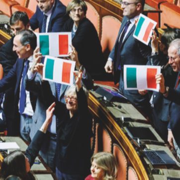 Il partito dei patrioti blatera di Nazione  mentre  sfascia  l’Italia