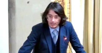 Copertina di Trapani, ai domiciliari per corruzione il deputato regionale Safina (Pd): “Ha pilotato il bando sull’illuminazione pubblica”