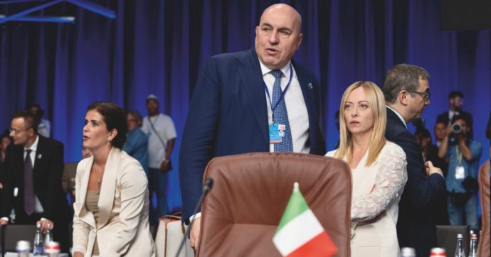 Armi per Kiev:  Meloni e Crosetto bombardano la Lega, che si ritira