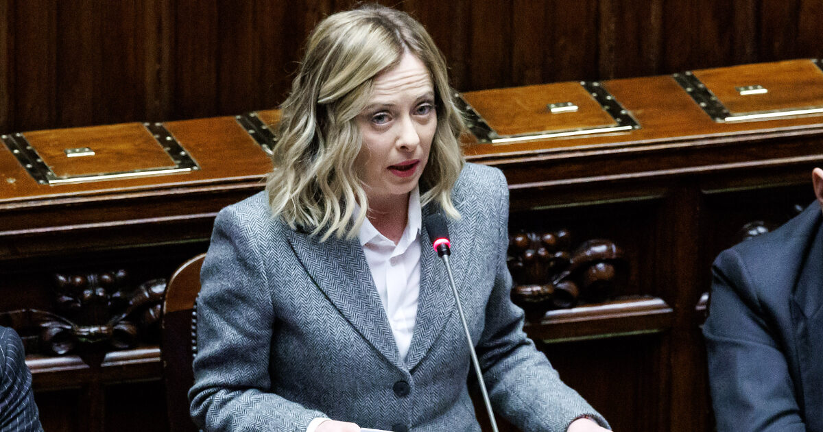 Fiat, Meloni attacca (ancora) gli Agnelli: “Da loro scelte anti-italiane”. E sul Patto di stabilità incolpa il Superbonus: botta e risposta con Conte