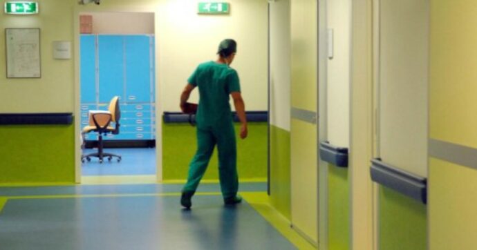 Genova, molestie e abusi su tre pazienti all’ospedale di Arenzano: arrestato un infermiere