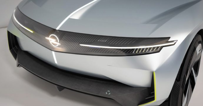 Copertina di Opel marcia spedita verso il “total green” e il Suv è di “Frontera”