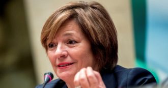 Copertina di L’Ue delle lobby, Danzì (M5S): “Volantini sulle porte e caffè al bar: sembrano parlamentari loro”