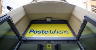 Copertina di Arrestato dipendente di Poste Italiane: pagava le pensioni con banconote false