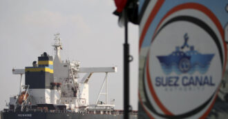 Copertina di Mar Rosso, armatori cinesi sfruttano il “lasciapassare” degli Houthi per aumentare il traffico. Colpita una petroliera britannica