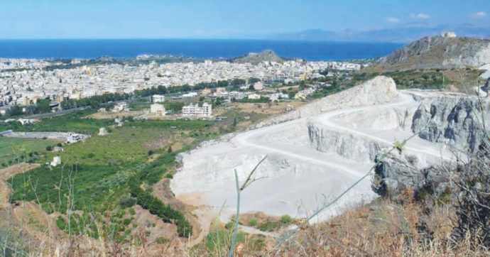 Copertina di Abusi edilizi, la Sicilia ci riprova: altra norma per sanare 100mila case costruite sulle coste