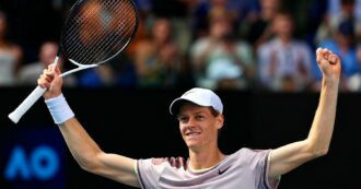 Copertina di La rivoluzione calma di Jannik Sinner: la vittoria contro Djokovic agli Australian Open è un capolavoro del tennis