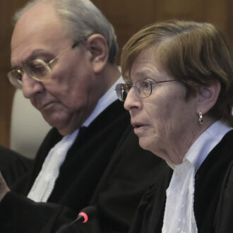 Copertina di Dall’Aja uno schiaffo a Bibi: il Fatto di domani 27 gennaio