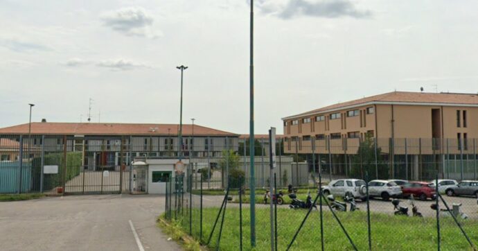 Suicidi in carcere, a Verona 4 casi in 2 mesi: sit-in davanti al penitenziario. Allarme della Corte d’appello di Venezia: “Sovraffollamento”