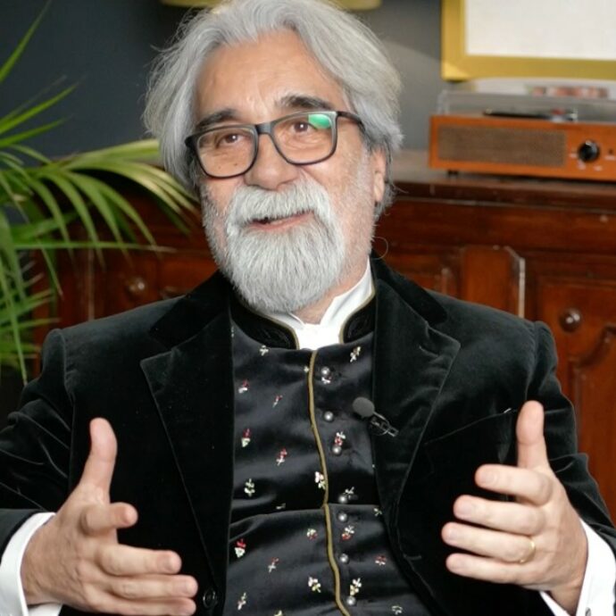 “Sanremo non è più Sanremo. È il Festival dei cantanti e della faccia. Bocelli c’era rimasto male per il quarto posto di Con te partirò”: lo rivela Peppe Vessicchio