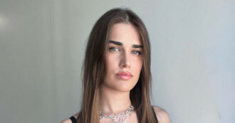 Copertina di Sanremo 2024, chi è Clara la trapper di ‘Mare fuori’ che canta cicatrici e paranoie della Gen Z: “Senza drammi non so stare”