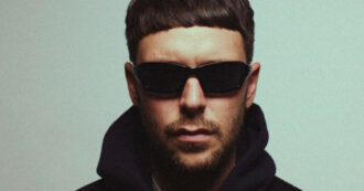 Copertina di Sanremo 2024, chi è Gazzelle: “Non so cosa sia la felicità. Il Festival? Potessi ci andrei in pigiama”