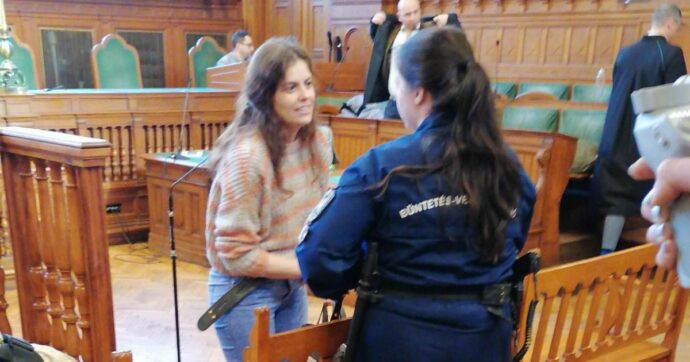 Ilaria Salis, perché era a Budapest e di cosa è accusata. Rischia fino a 24 anni di carcere