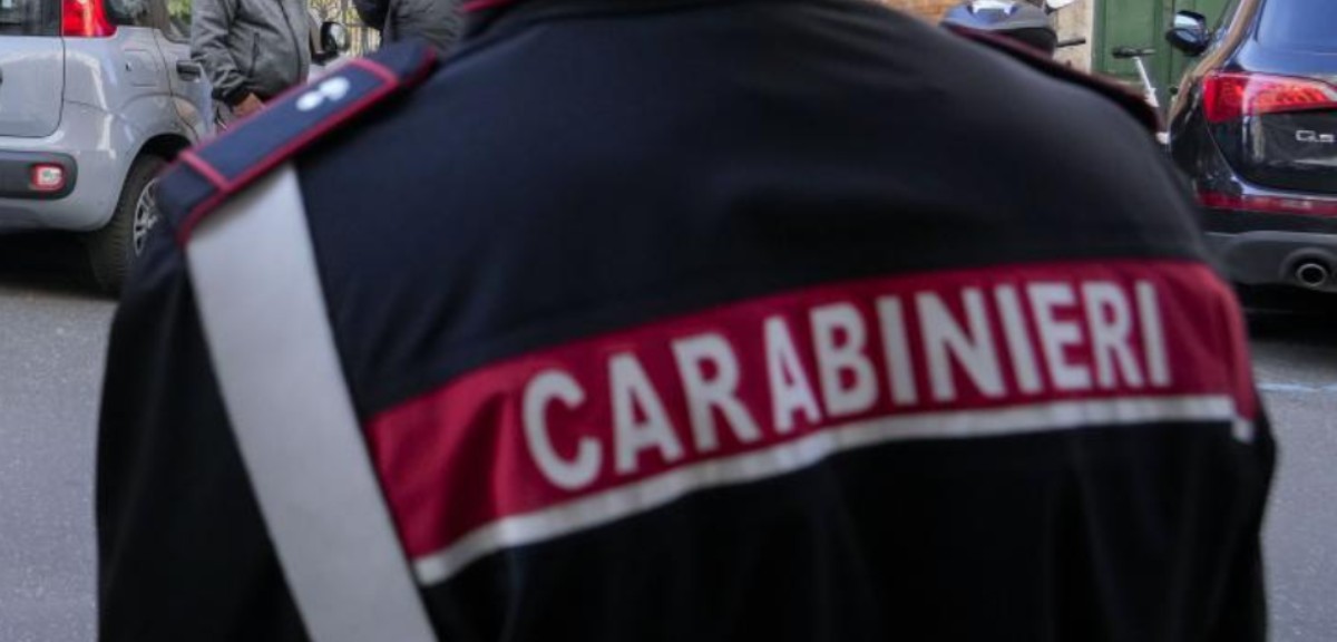 Perugia, minacciata con un coltello alla gola: arrestato il compagno per maltrattamenti