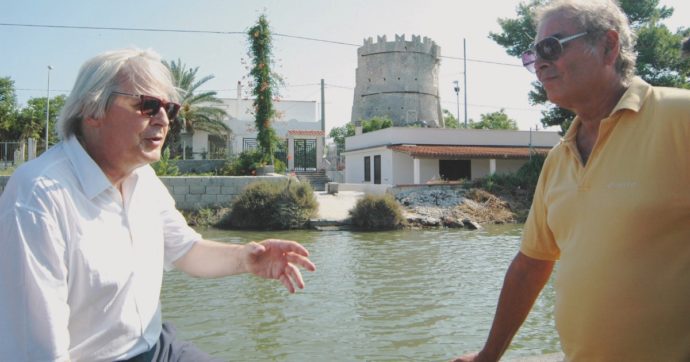 Sgarbi, ostriche e poi silenzio. Intanto la torre del ’200 crolla