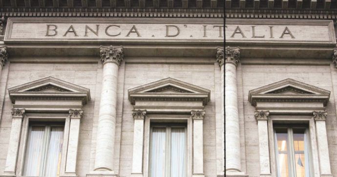 Copertina di Banche, utili d’oro nel 2023: 21,5 miliardi. La tassa flop sugli extraprofitti premia i soci