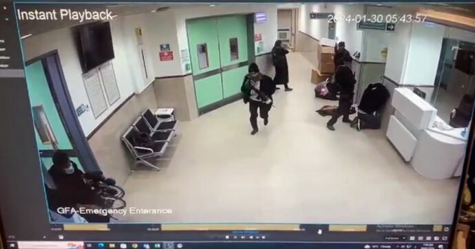 Blitz delle forze speciali israeliane in un ospedale di Jenin. Mascherati da pazienti, medici e inservienti hanno ucciso “3 terroristi”