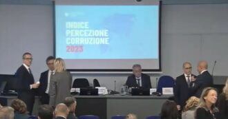 Copertina di Transparency, la presentazione dell’indice di percezione della corruzione: segui la diretta