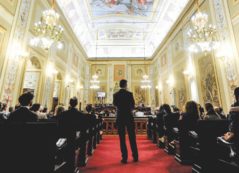 Copertina di “Salva-ineleggibili”, bocciata la legge pro-FdI Maggioranza in pezzi: “Schifani, ora è crisi”