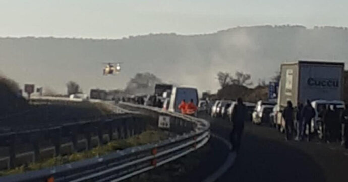 Assalto a tre portavalori nel Sassarese: chiodi sulla strada, spari e auto in fiamme. Cinque feriti