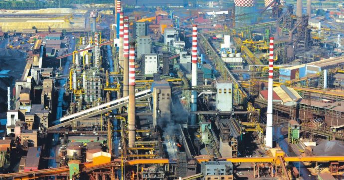 Copertina di Ilva, 3 mld di debiti. L’aiuto per l’indotto però non basta