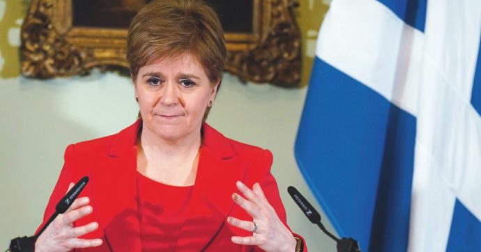 Scozia, ex premier  Sturgeon:  “Errore lockdown tardivo”