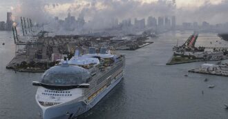 Copertina di Salpa Icon of the Seas, la nave da crociera più grande al mondo. L’ira degli ambientalisti: “È una lasagna umana”