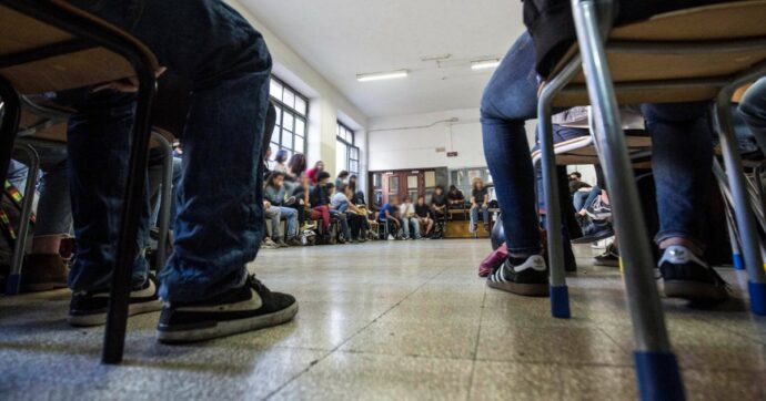 Acerra, sospesi 70 studenti per avere occupato il liceo: protestavano contro l’inceneritore e la Terra dei fuochi